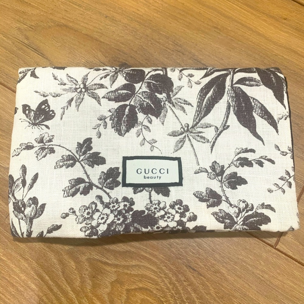 Gucci Beauty pouch